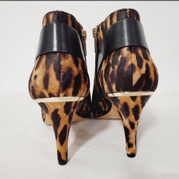 Vince Camuto Vernaya Animal Print Leather Booties 
Size 9.5M
New in Box - Picture 5 of 6